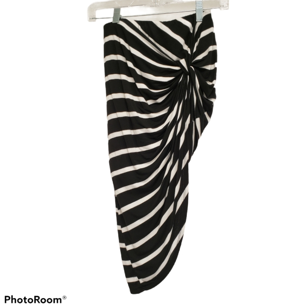 Chic Black and White Knotted Asymmetrical Skirt